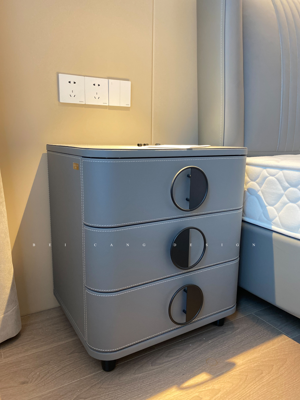 国宾府床头柜实景